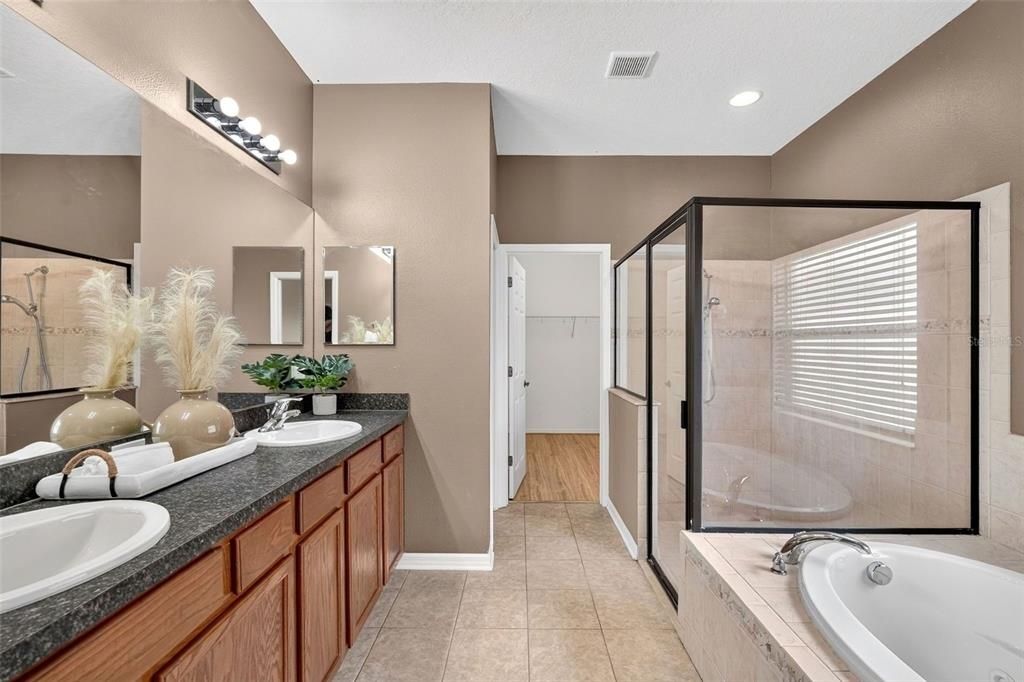 For Sale: $399,000 (4 beds, 3 baths, 2472 Square Feet)