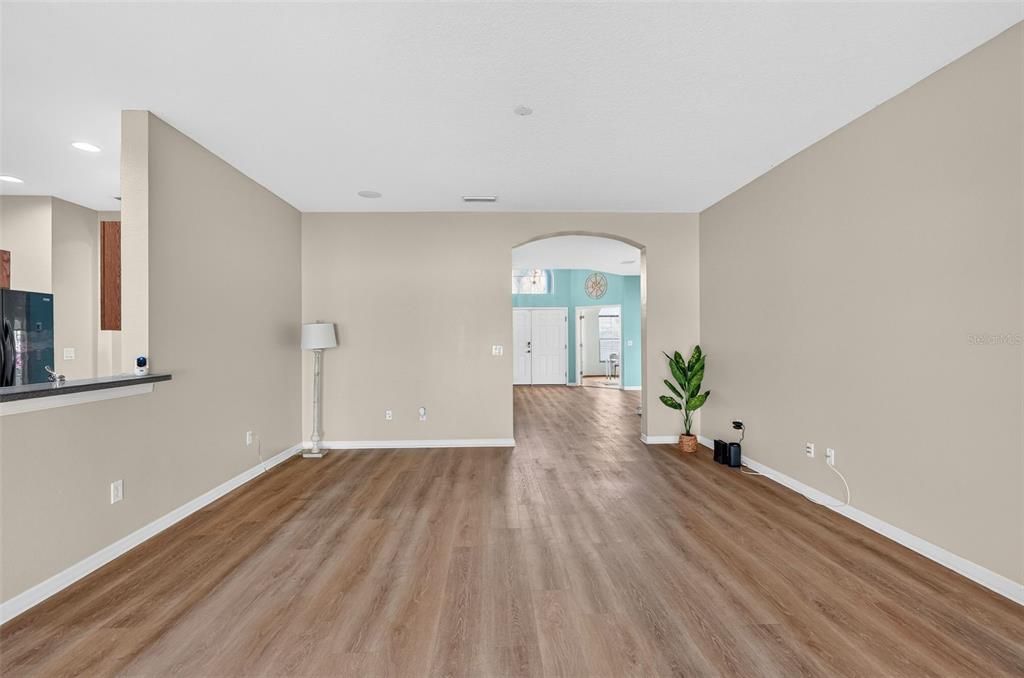 For Sale: $399,000 (4 beds, 3 baths, 2472 Square Feet)