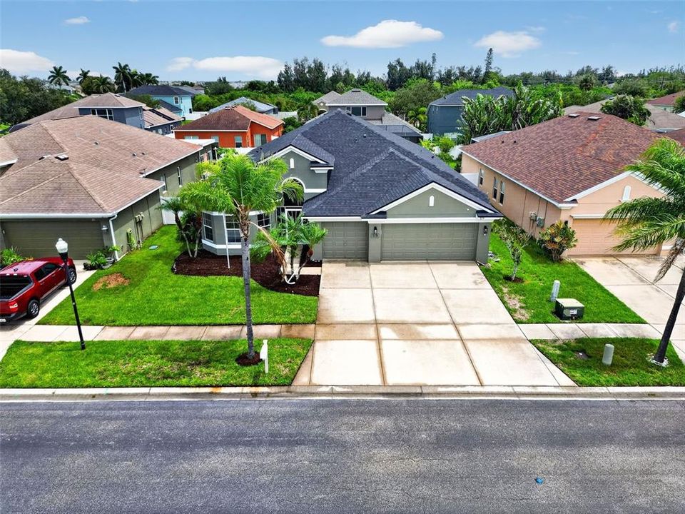 For Sale: $399,000 (4 beds, 3 baths, 2472 Square Feet)