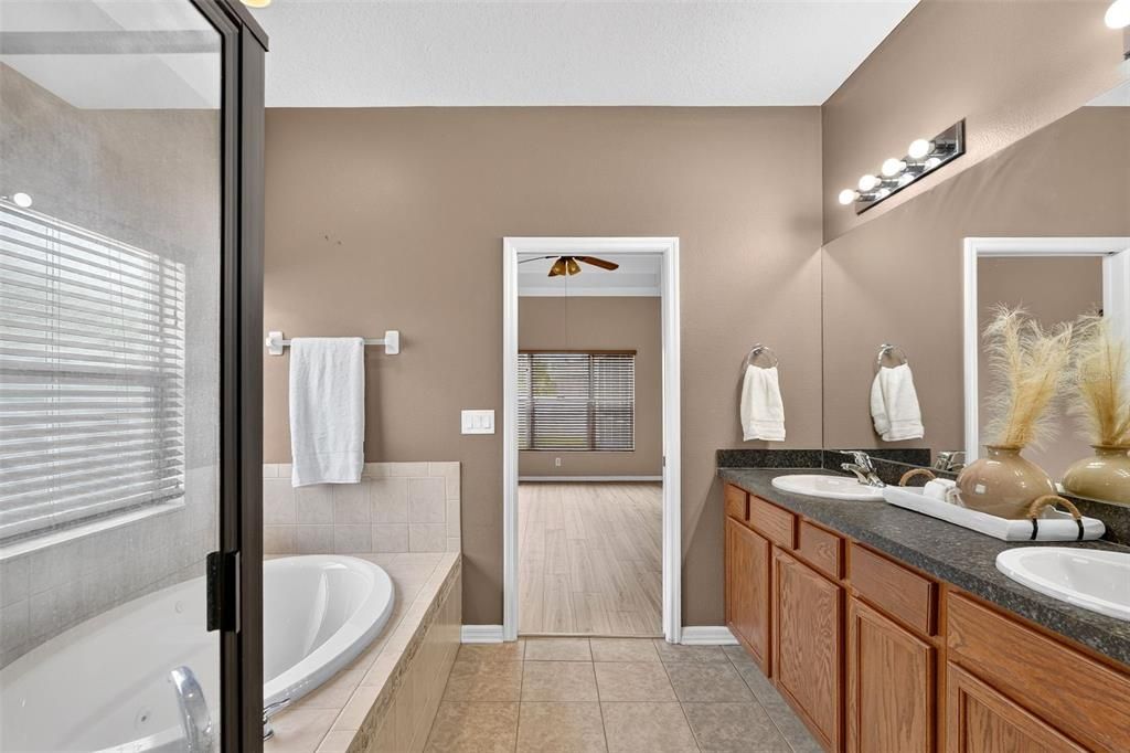 For Sale: $399,000 (4 beds, 3 baths, 2472 Square Feet)