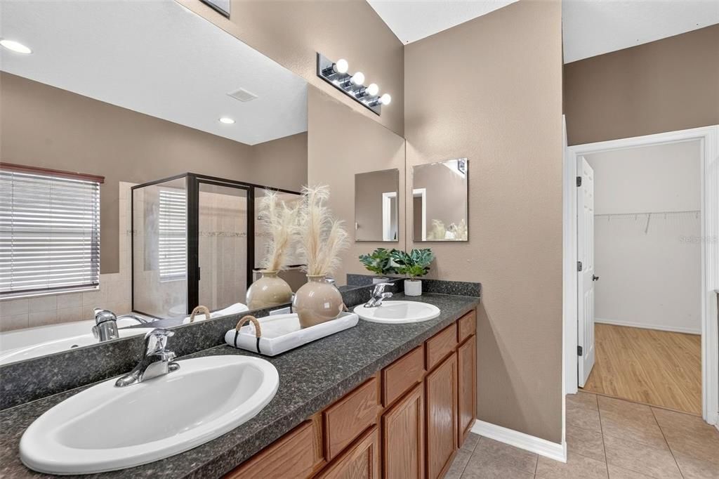 For Sale: $399,000 (4 beds, 3 baths, 2472 Square Feet)