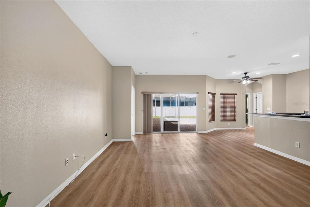For Sale: $399,000 (4 beds, 3 baths, 2472 Square Feet)