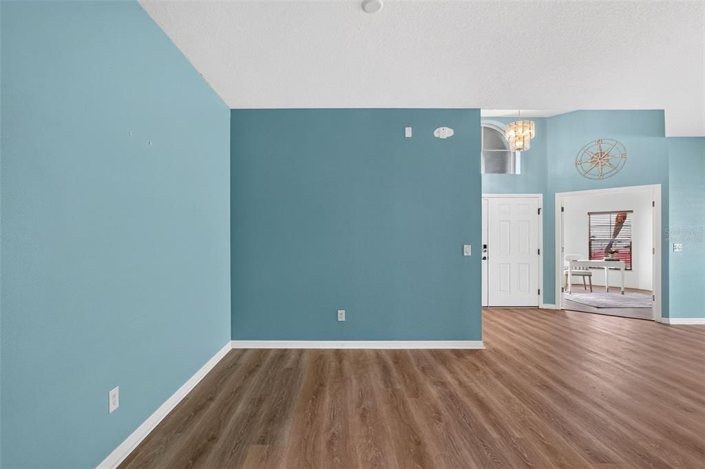 For Sale: $399,000 (4 beds, 3 baths, 2472 Square Feet)