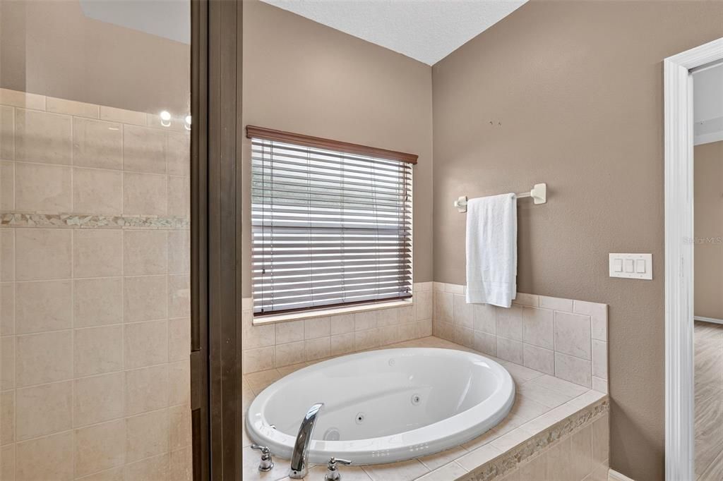 For Sale: $399,000 (4 beds, 3 baths, 2472 Square Feet)
