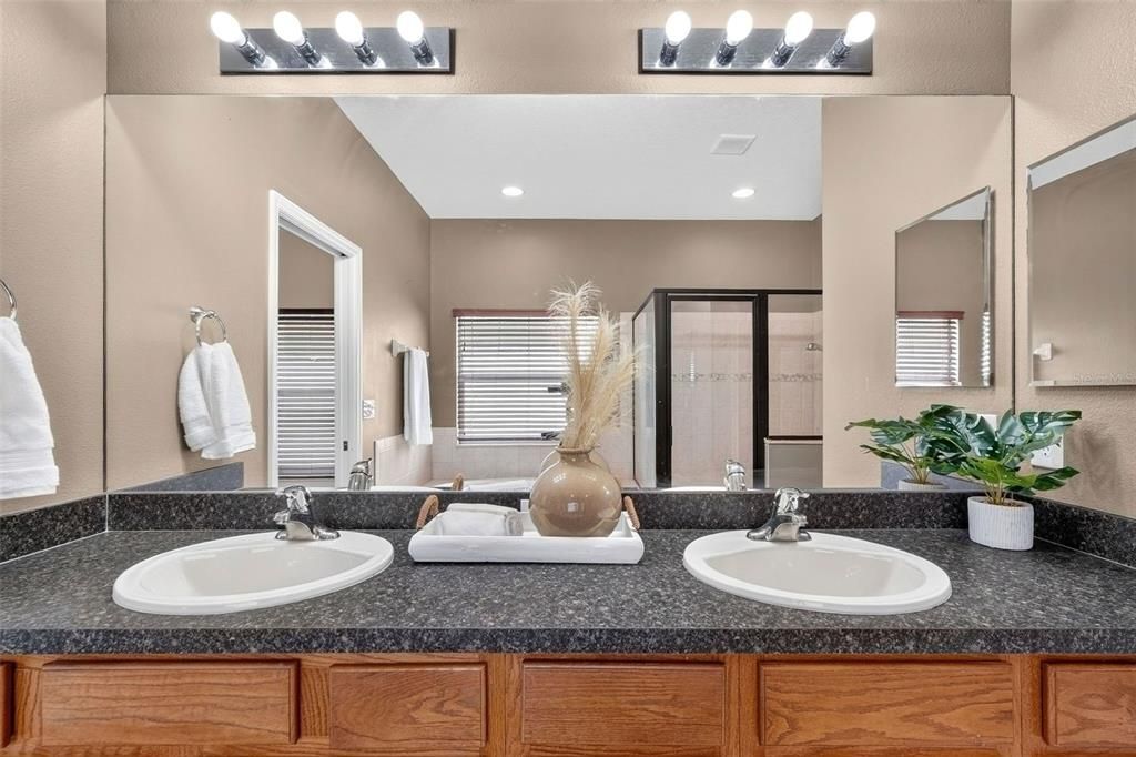 For Sale: $399,000 (4 beds, 3 baths, 2472 Square Feet)