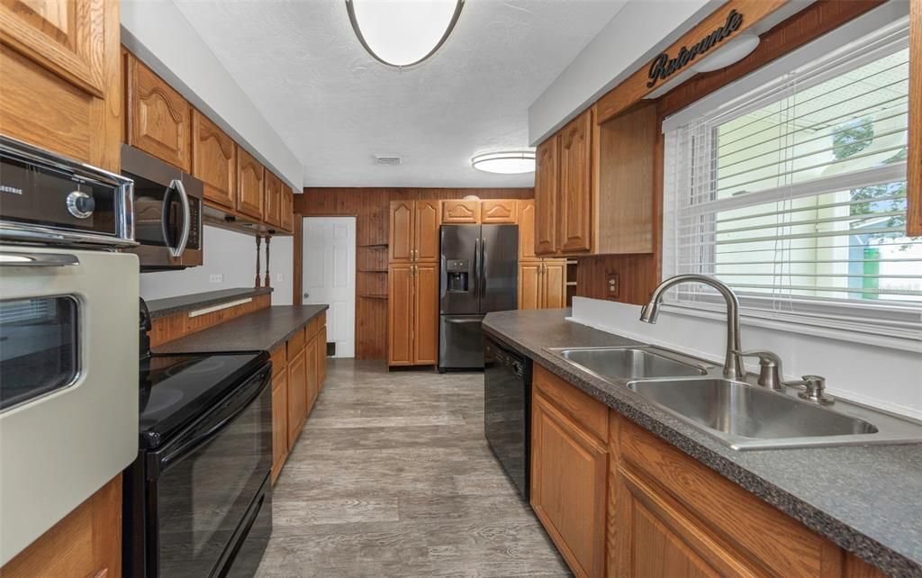 На продажу: $375,000 (3 спален, 2 ванн, 1448 Квадратных фут)