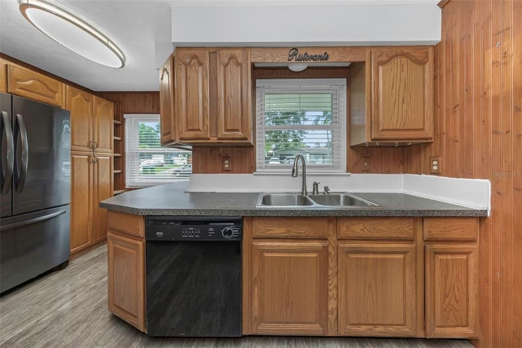 На продажу: $375,000 (3 спален, 2 ванн, 1448 Квадратных фут)