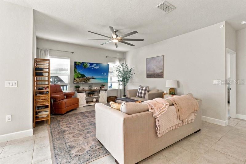 En Venta: $399,900 (4 camas, 2 baños, 2021 Pies cuadrados)