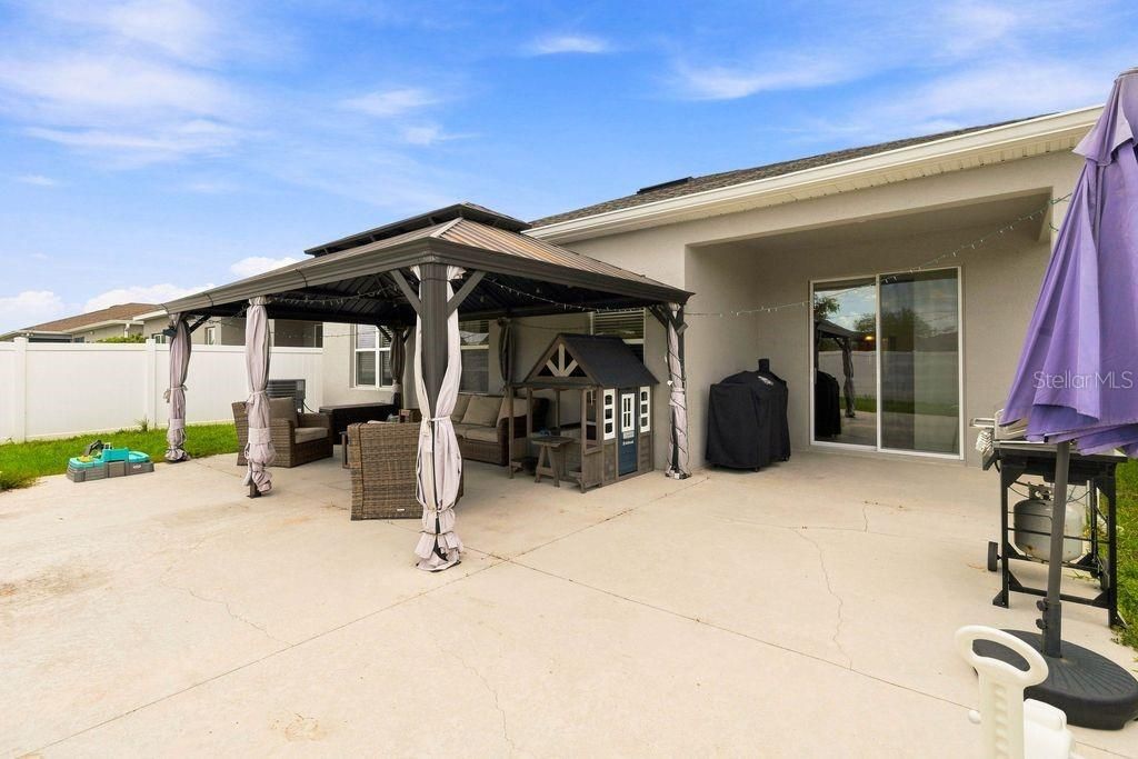 En Venta: $399,900 (4 camas, 2 baños, 2021 Pies cuadrados)