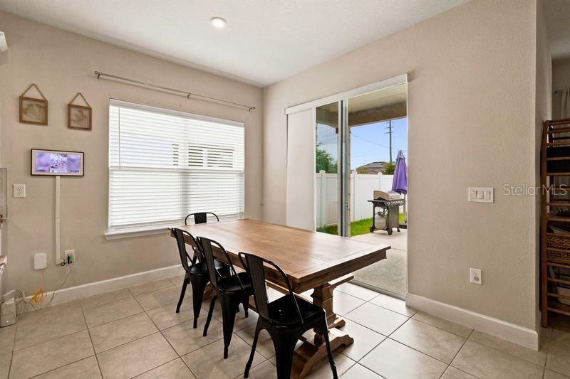 En Venta: $399,900 (4 camas, 2 baños, 2021 Pies cuadrados)