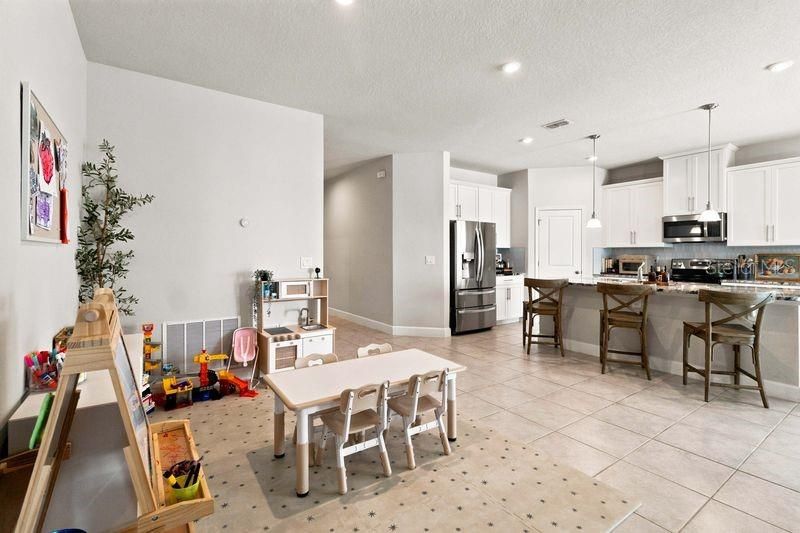 En Venta: $399,900 (4 camas, 2 baños, 2021 Pies cuadrados)
