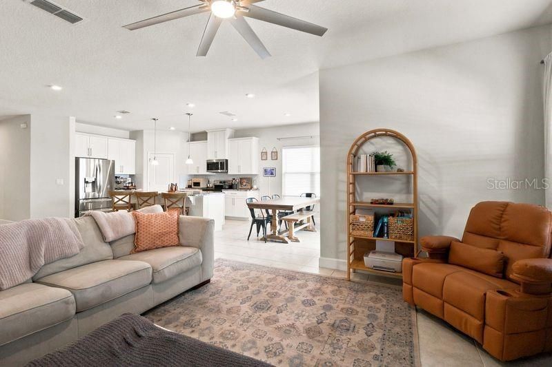 En Venta: $399,900 (4 camas, 2 baños, 2021 Pies cuadrados)