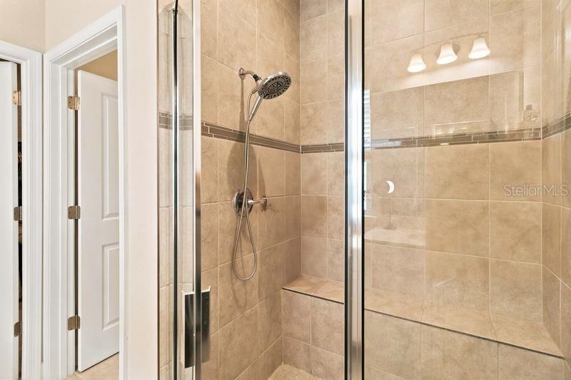 En Venta: $399,900 (4 camas, 2 baños, 2021 Pies cuadrados)