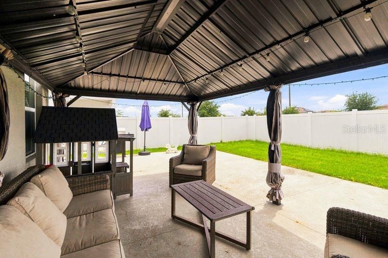 En Venta: $399,900 (4 camas, 2 baños, 2021 Pies cuadrados)