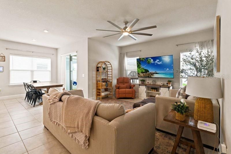 En Venta: $399,900 (4 camas, 2 baños, 2021 Pies cuadrados)