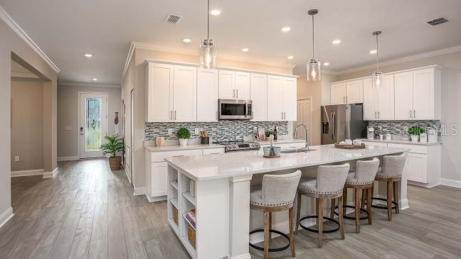 For Sale: $389,900 (4 beds, 3 baths, 2286 Square Feet)