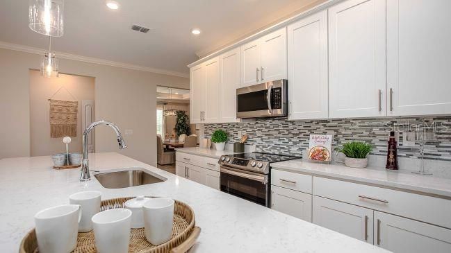 For Sale: $389,900 (4 beds, 3 baths, 2286 Square Feet)