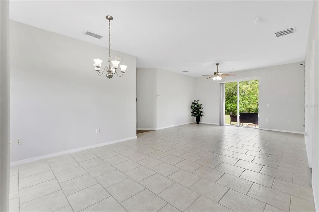 En Venta: $275,000 (4 camas, 2 baños, 1650 Pies cuadrados)