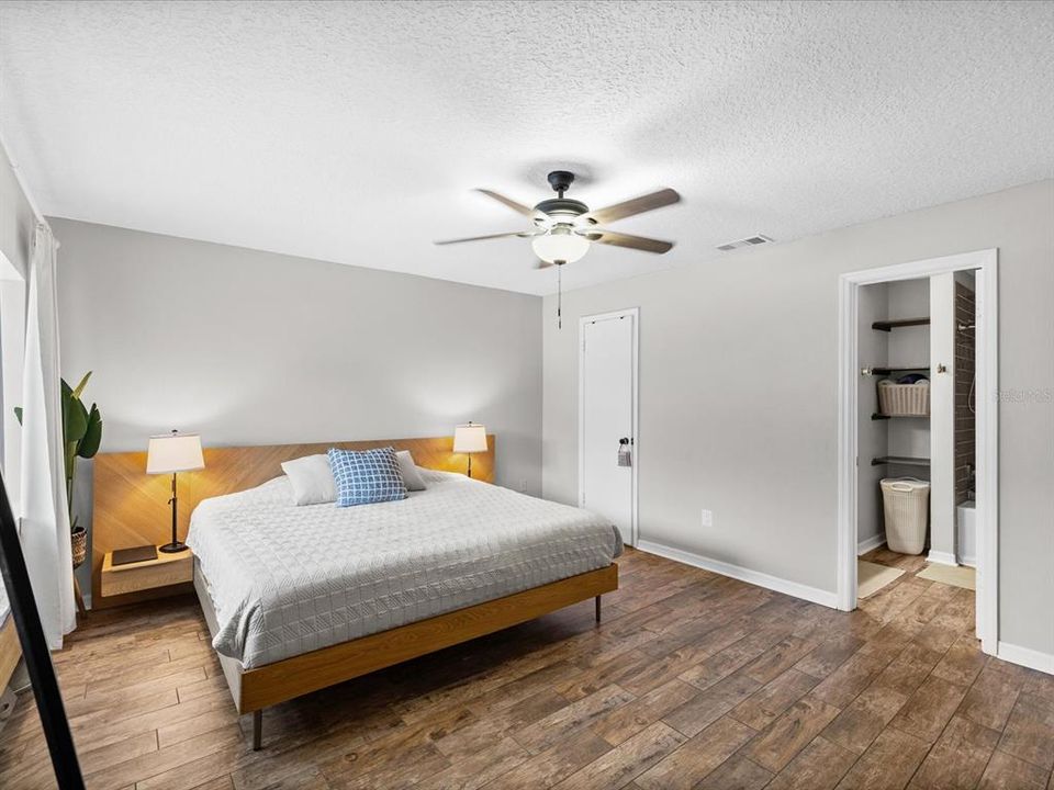 For Sale: $330,000 (3 beds, 2 baths, 1287 Square Feet)