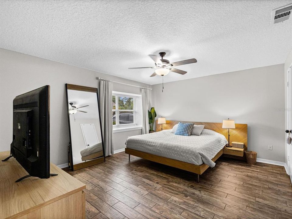 For Sale: $330,000 (3 beds, 2 baths, 1287 Square Feet)