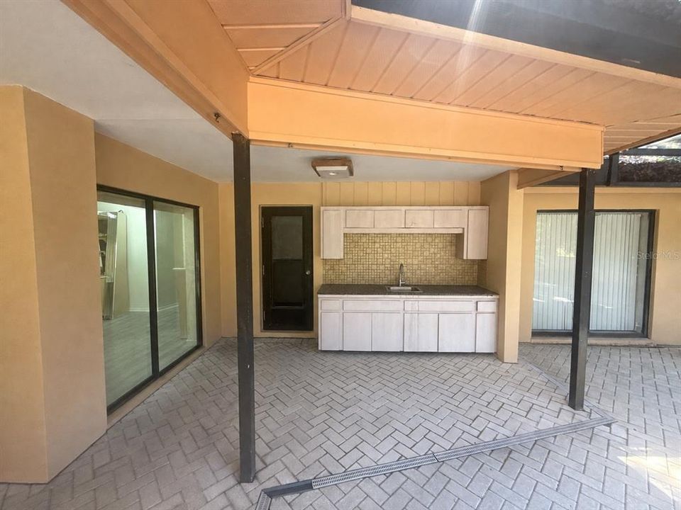 На продажу: $675,000 (5 спален, 4 ванн, 3932 Квадратных фут)