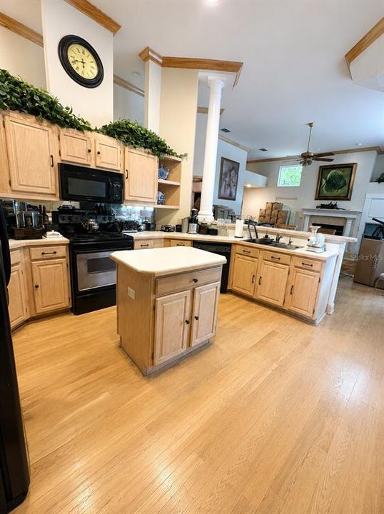 For Sale: $860,000 (4 beds, 3 baths, 2890 Square Feet)