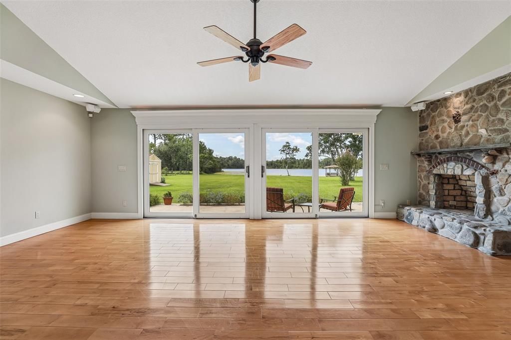 For Sale: $875,000 (3 beds, 3 baths, 2792 Square Feet)