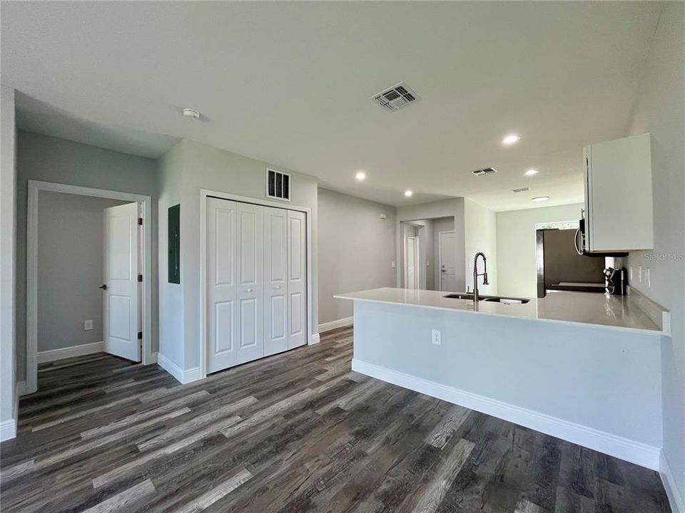 For Rent: $1,600 (3 beds, 2 baths, 1162 Square Feet)