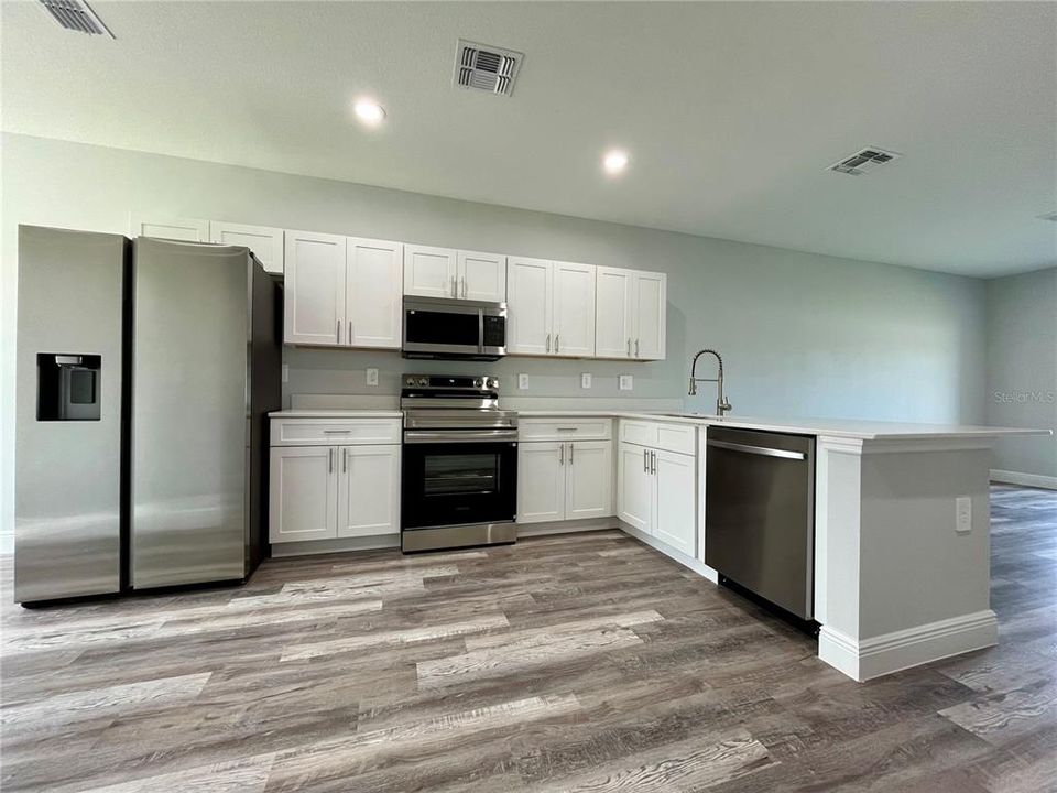 For Rent: $1,600 (3 beds, 2 baths, 1162 Square Feet)