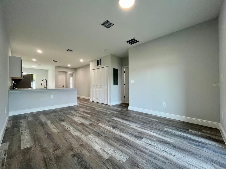 For Rent: $1,600 (3 beds, 2 baths, 1162 Square Feet)
