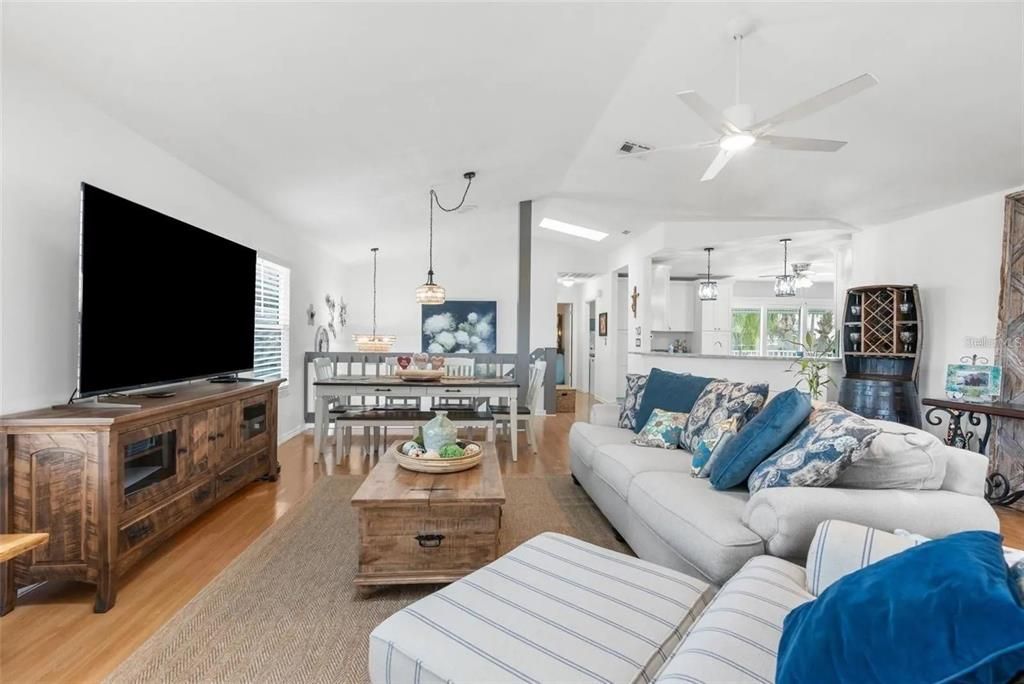 В аренду: $5,975 (4 спален, 3 ванн, 3064 Квадратных фут)