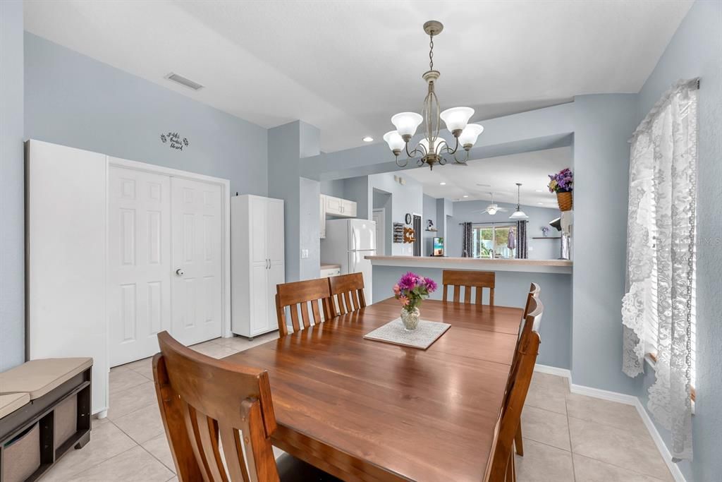 For Sale: $295,000 (2 beds, 2 baths, 1430 Square Feet)