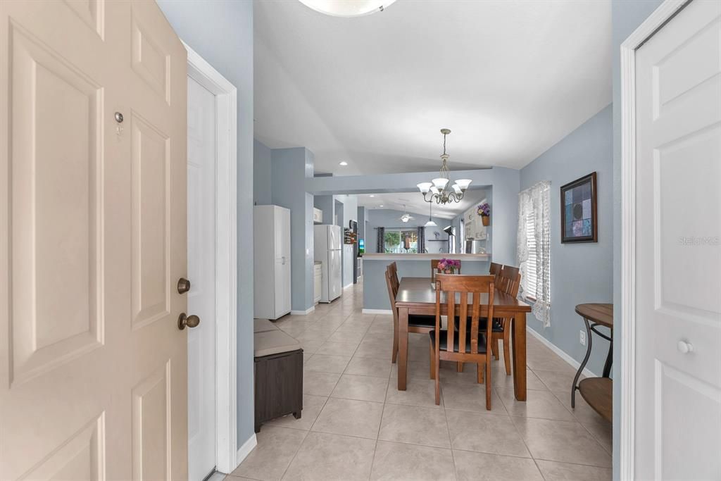 For Sale: $295,000 (2 beds, 2 baths, 1430 Square Feet)