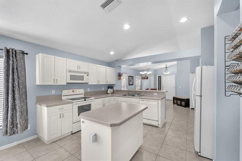 For Sale: $295,000 (2 beds, 2 baths, 1430 Square Feet)