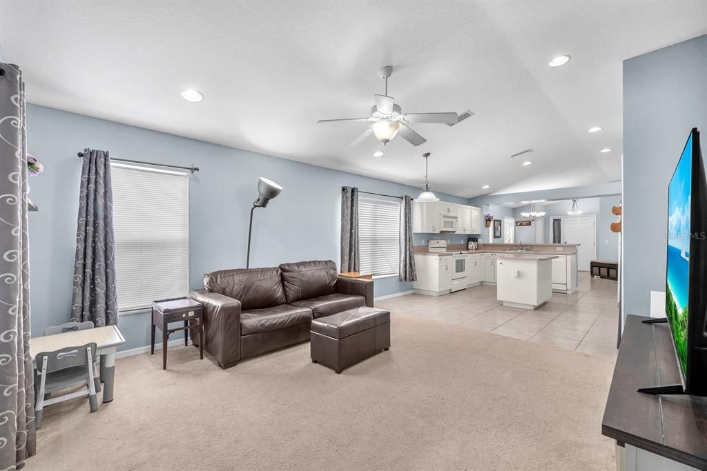 For Sale: $295,000 (2 beds, 2 baths, 1430 Square Feet)