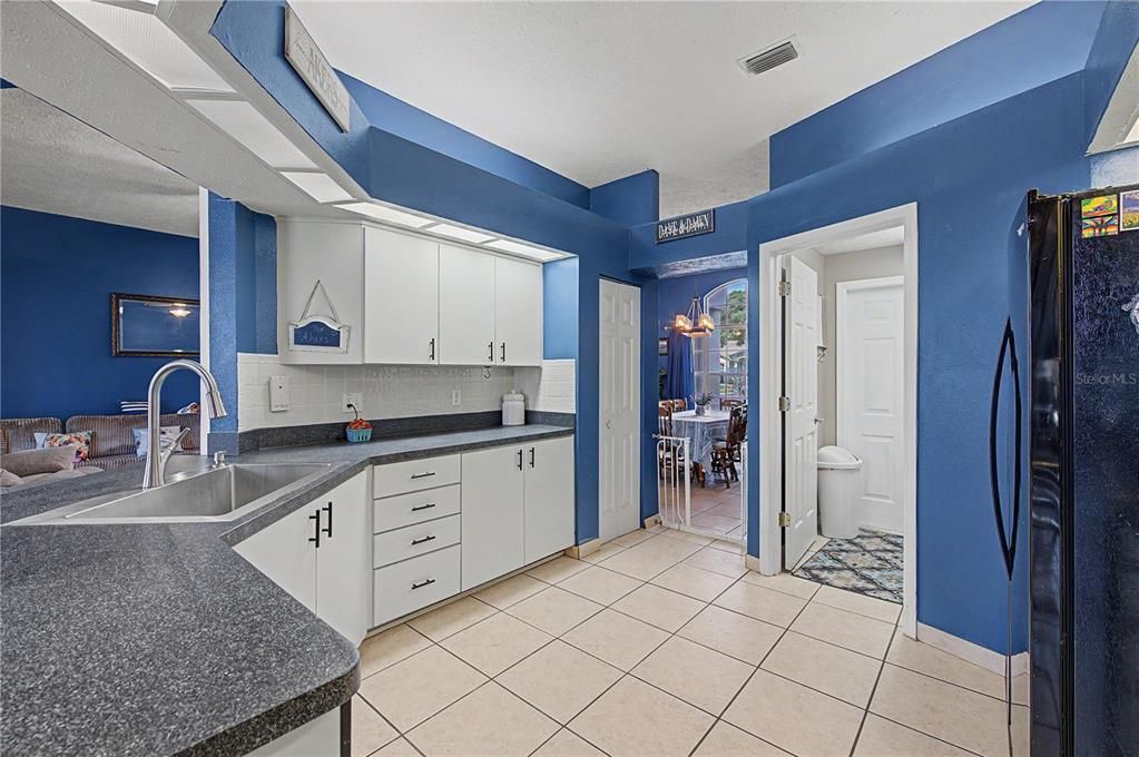 For Sale: $420,000 (3 beds, 2 baths, 1984 Square Feet)