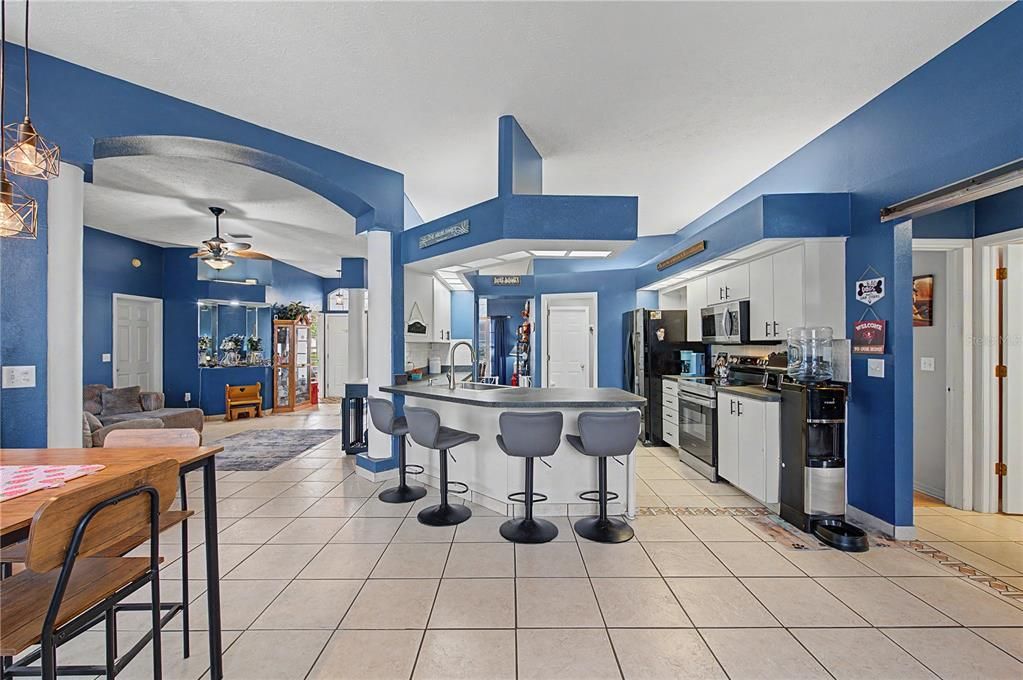 For Sale: $420,000 (3 beds, 2 baths, 1984 Square Feet)