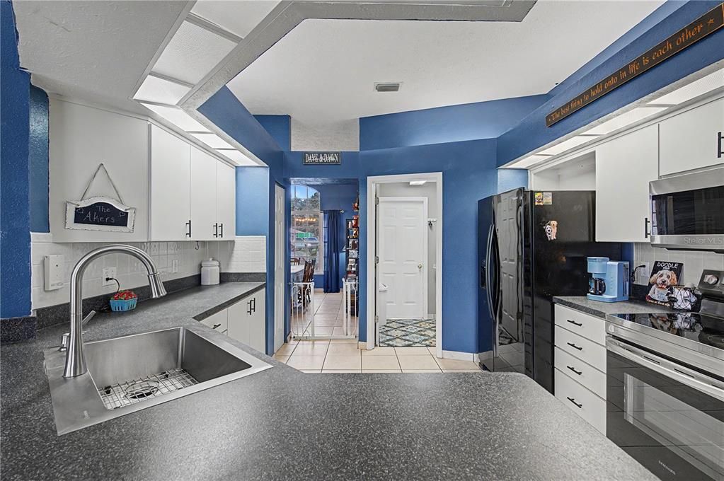 For Sale: $420,000 (3 beds, 2 baths, 1984 Square Feet)