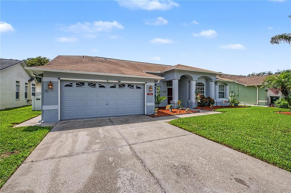 For Sale: $420,000 (3 beds, 2 baths, 1984 Square Feet)