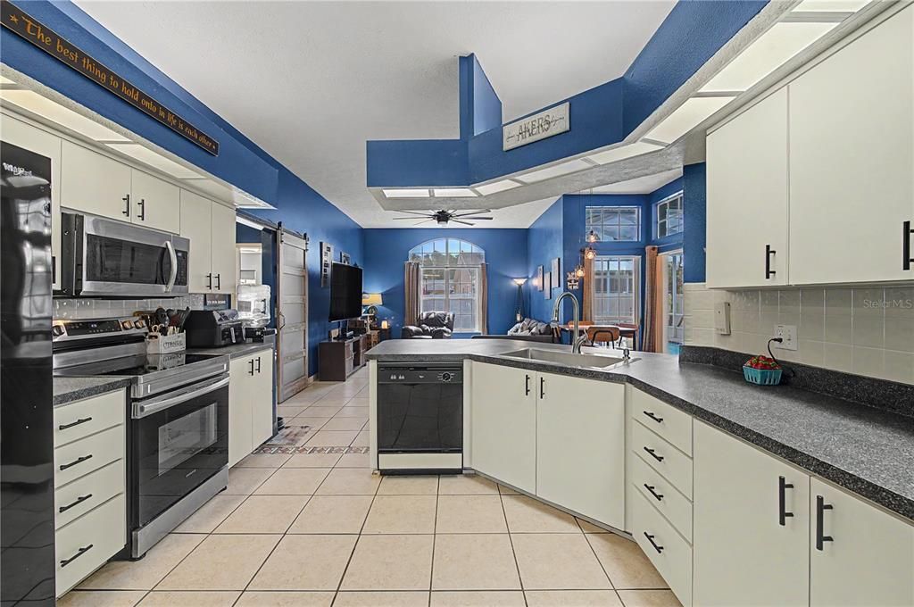 For Sale: $420,000 (3 beds, 2 baths, 1984 Square Feet)