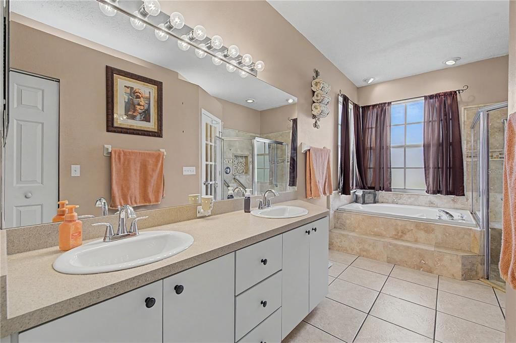 For Sale: $420,000 (3 beds, 2 baths, 1984 Square Feet)