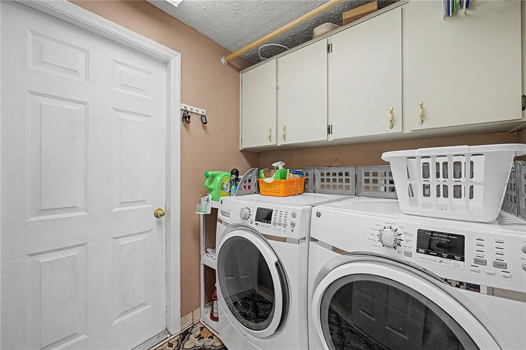 For Sale: $420,000 (3 beds, 2 baths, 1984 Square Feet)