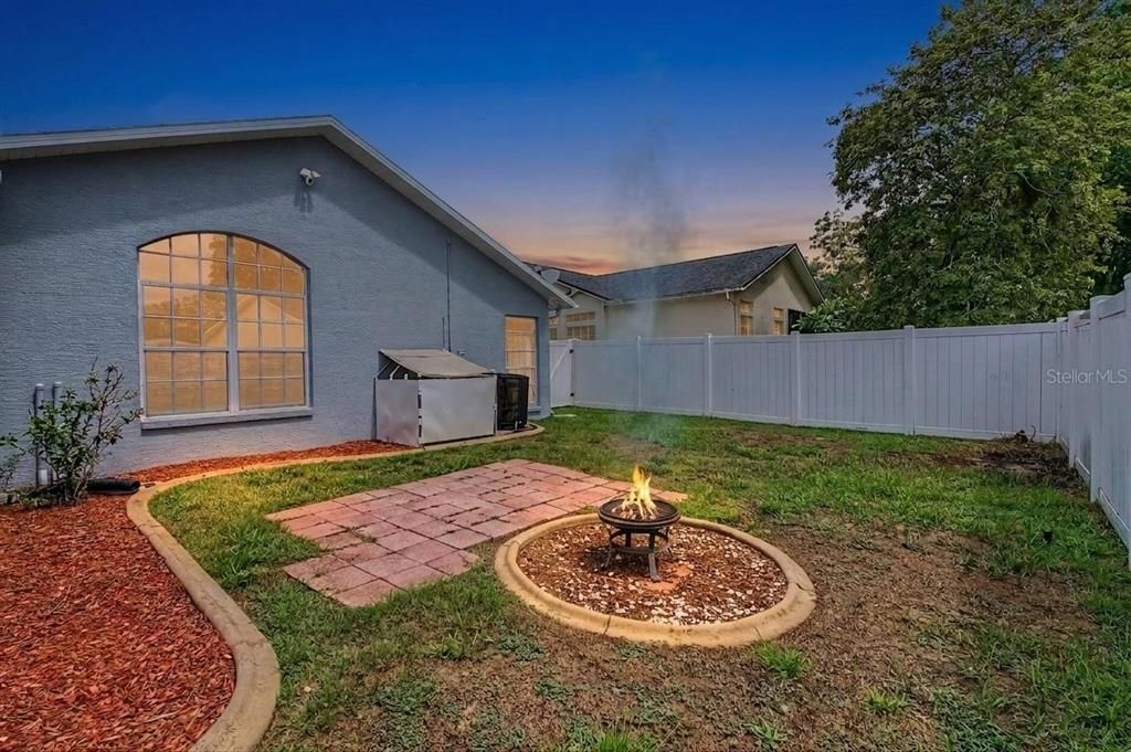 For Sale: $420,000 (3 beds, 2 baths, 1984 Square Feet)