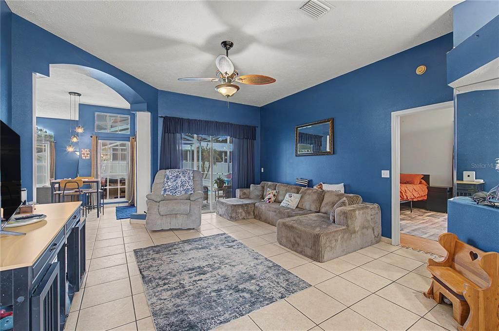 For Sale: $420,000 (3 beds, 2 baths, 1984 Square Feet)
