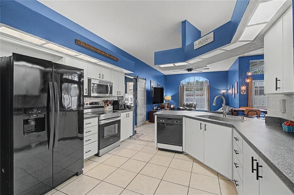 For Sale: $420,000 (3 beds, 2 baths, 1984 Square Feet)