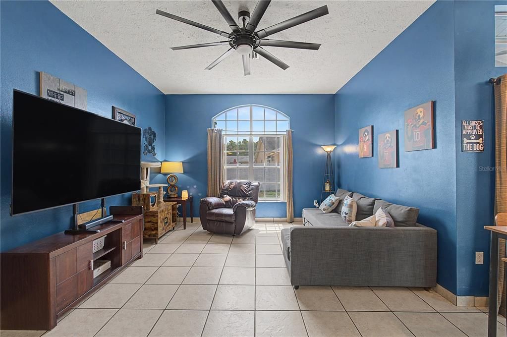 For Sale: $420,000 (3 beds, 2 baths, 1984 Square Feet)