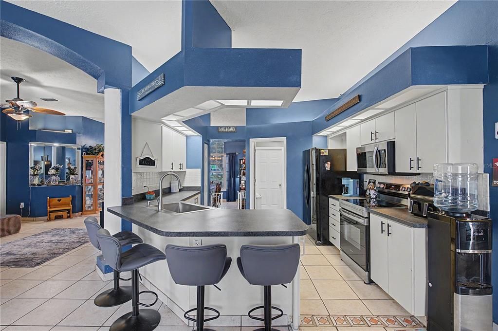 For Sale: $420,000 (3 beds, 2 baths, 1984 Square Feet)