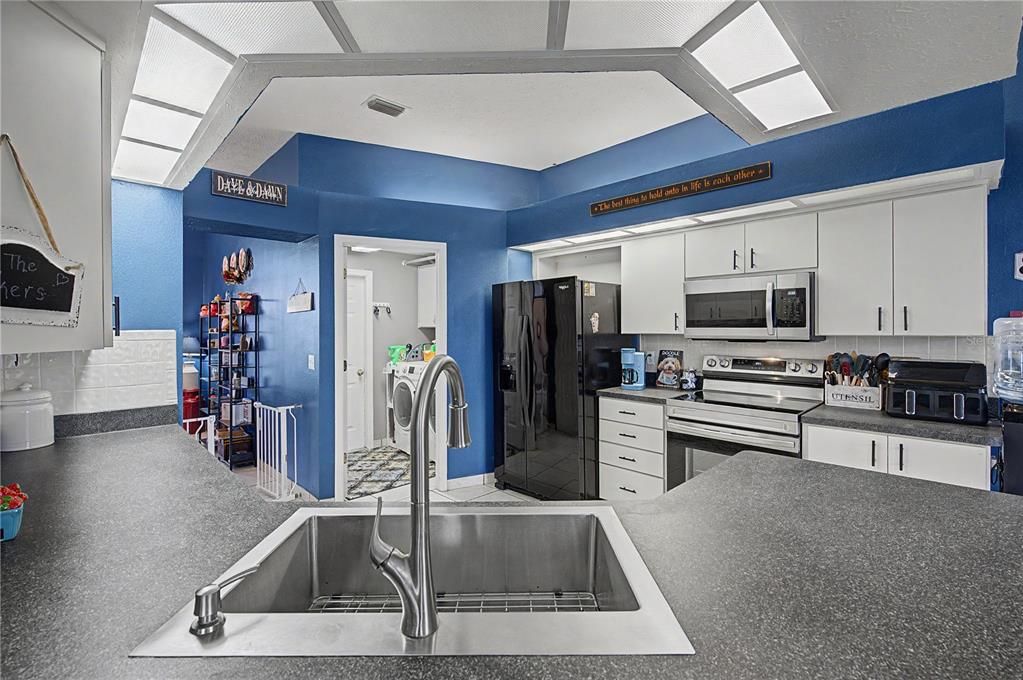For Sale: $420,000 (3 beds, 2 baths, 1984 Square Feet)