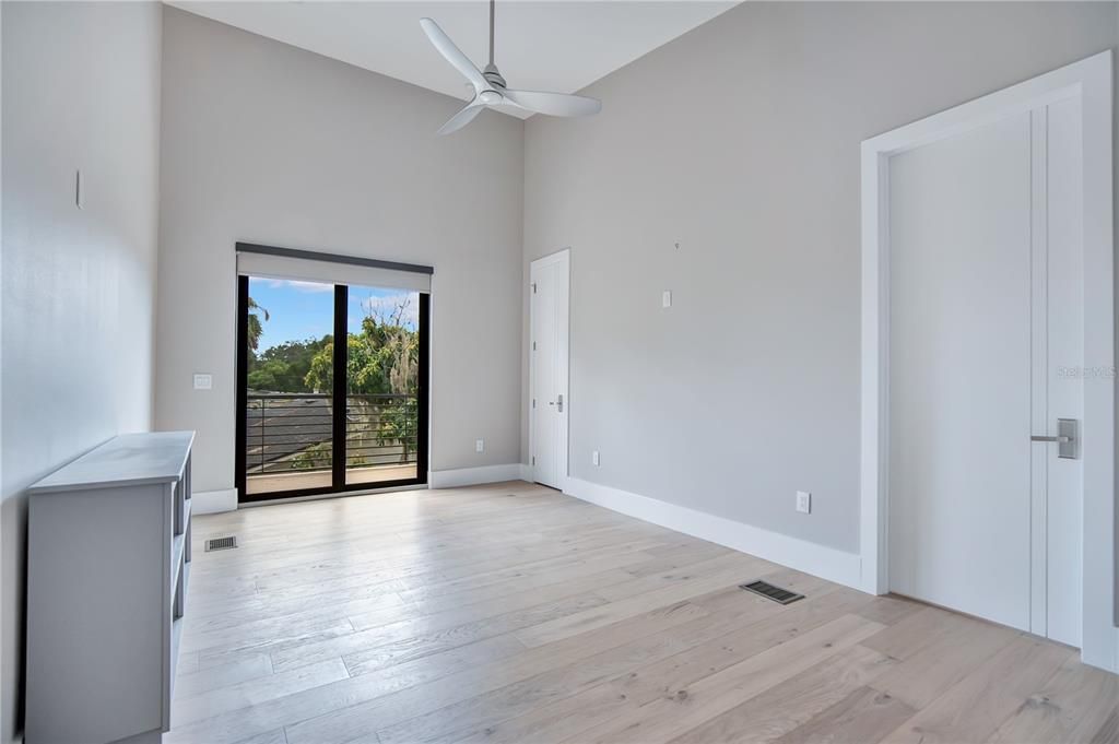 For Sale: $1,600,000 (3 beds, 2 baths, 2733 Square Feet)