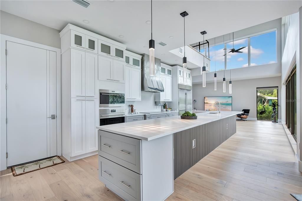 For Sale: $1,600,000 (3 beds, 2 baths, 2733 Square Feet)